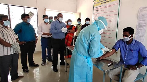 ஆராய்ச்சிக்காக ரத்த மாதிரி சேகரிக்கப்படுகிறது.