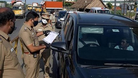 மாநிலங்களுக்குள் செல்ல இ-பாஸ் பெறுவதை ரத்து செய்ய வழக்கு: சுகாதாரத்துறை செயலர் பதிலளிக்க உத்தரவு