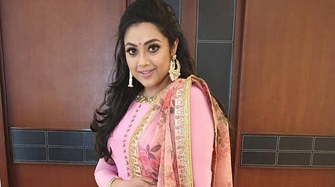 மீனா பிறந்தநாள் ஸ்பெஷல்: என்றும் குன்றாத அழகும் திறமையும்