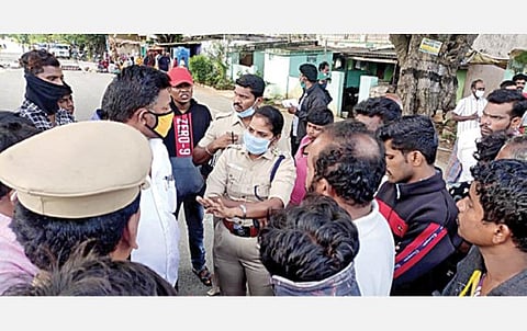 கிருஷ்ணகிரி மாவட்டம் கெலமங்கலம் அருகே மகனின் பிறந்த நாள் விழாவில் பாஜக இளைஞரணி பிரமுகர் கொலை