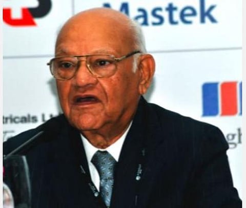 முஸ்லிம், இடது சாரியாக இருந்தால் தேசத் துரோக வழக்கு, பாஜகவின் கபில் மிஸ்ரா, அனுராக், பர்வேஷுக்கு எதிராக ஏன் நடவடிக்கை இல்லை?- ஓய்வு பெற்ற ஐபிஎஸ் அதிகாரி கேள்வி