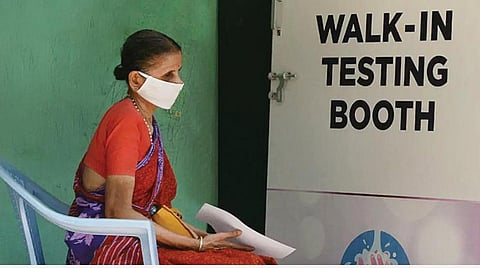 தனியார் மருத்துவமனைகள், சமூகப் புறக்கணிப்பு கரோனா நோயாளிகளை மிரட்டும் இரட்டை ஆபத்துகள்