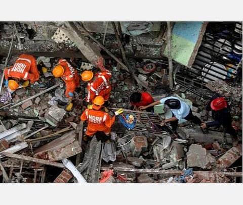 மகாராஷ்டிராவின் பிவாண்டியில் கட்டிடம் இடிந்து விழுந்ததில் 10 பேர் பரிதாப பலி: 4 வயது சிறுவன் உட்பட 11 பேர் மீட்பு