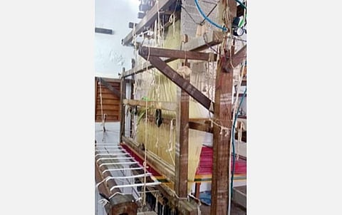 காஞ்சிபுரத்தில் கரோனா காலத்தில் வேலைவாய்ப்பு இல்லாததால் செயல் பாட்டில் இல்லாமல் உள்ள நெசவு தறி.