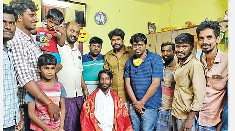 மதுரை மாவட்டம் அச்சம்பத்து கிராமத்தில் நண்பர்களிடம் ஒப்படைக்கப்பட்ட ஜோதிபாசு.