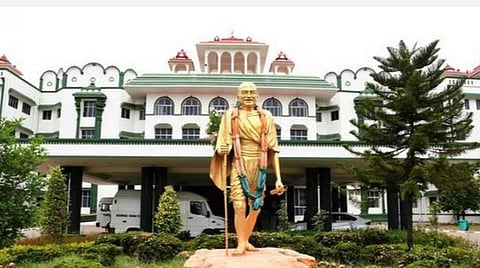 நெல்லையில் கல்குவாரியால் அச்சத்தில் வாழும் கிராமத்தினர்: ஆட்சியர் பதிலளிக்க உயர் நீதிமன்றம் உத்தரவு