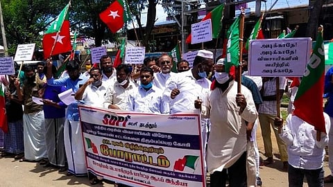 நெல்லை, தென்காசியில் வேளாண் மசோதா நகல்களை கிழித்து எஸ்டிபிஐ கட்சியினர் போராட்டம்