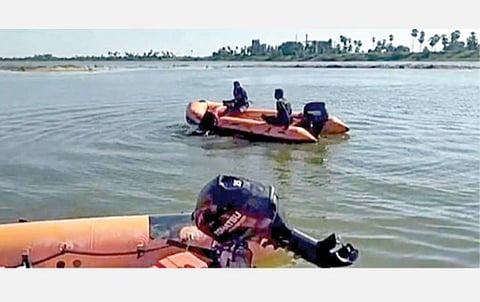 காஞ்சிபுரம் பொன்னேரிக்கரை பகுதியில் தேசிய பேரிடர் மீட்புக் குழுவினர் மற்றும் தீயணைப்புத் துறையினர் இணைந்து நடத்திய ஒத்திகை பயிற்சி.