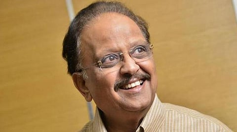 72 குண்டுகள் முழங்க அரசு மரியாதையுடன் எஸ்பிபி உடல் நல்லடக்கம்