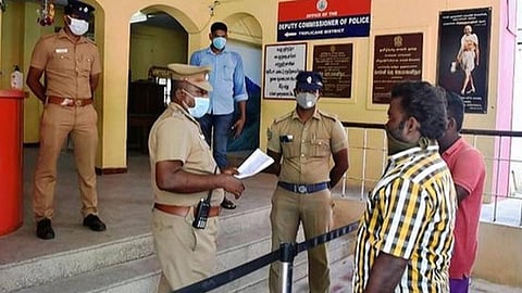 முகாந்திரம் இருந்தாலும், இல்லாவிட்டாலும் புகாரை தாமதமின்றி விசாரிக்க வேண்டும்: போலீஸாருக்கு உயர் நீதிமன்றம் உத்தரவு