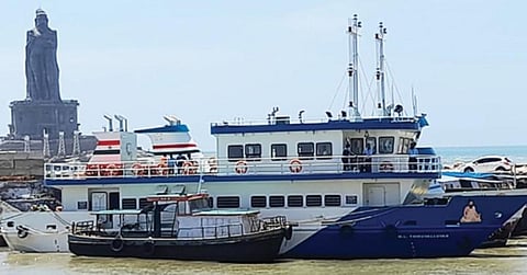 பூம்புகார் கப்பல் போக்குவரத்து கழக படகு இல்லத்துக்கு கோவாவில் இருந்து வந்துள்ள புதிய நவீன சொகுசு படகு.