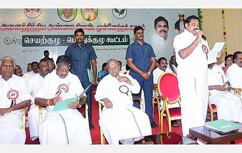 தமிழக அரசுக்கு மத்திய அரசு தரவேண்டிய ஜிஎஸ்டி நிலுவை உள்ளிட்ட ரூ.23,763.36 கோடி: உடனடியாக அளிக்க அதிமுக செயற்குழு தீர்மானம்