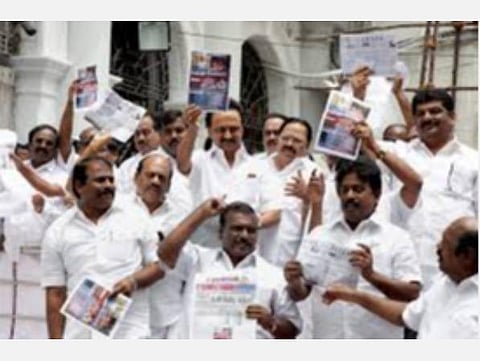 உரிமைக்குழு நோட்டீஸுக்கு விதித்த தடையை நீக்கவேண்டும்: பேரவைச் செயலர் உயர் நீதிமன்றத்தில் மேல் முறையீடு