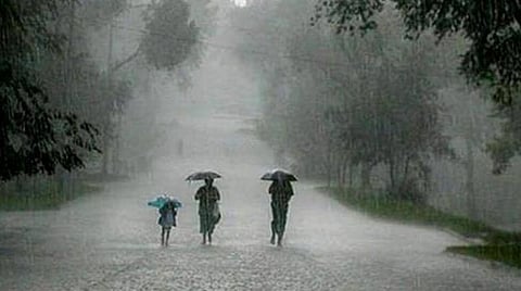 வளிமண்டல மேலடுக்குச் சுழற்சி; 3 மாவட்டங்களில் கனமழை வாய்ப்பு: வானிலை ஆய்வு மையம் தகவல்