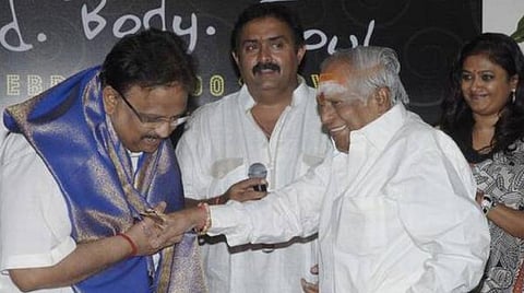 என்றும் எஸ்பிபியின் குரல் சுவடுகளில்: பிரிந்து வாடும் மேடைப் பாடகர்கள்