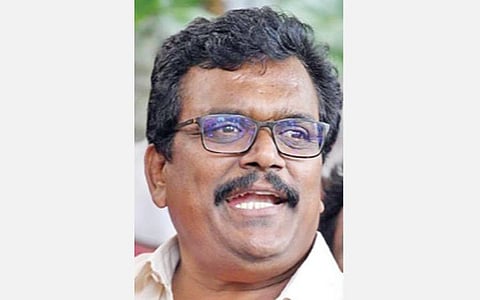 துணிச்சலான ஆளுமை இல்லாததால் முதல்வர் வேட்பாளரை அதிமுக அறிவிக்க முடியாது: தங்க தமிழ்ச்செல்வன் கருத்து