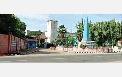 என்எல்சி இந்தியா நிறுவனத்தில் மூடப்பட்டுள்ள முதல் அனல்மின்நிலையத்தின் நுழைவுவாயில்.