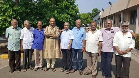 கடவுள் துரோகம் இழைத்துவிட்டார்; என் உயிர் என்னைவிட்டுப் பிரிந்தது: எஸ்பிபியின் பால்யகால நண்பர்கள் உருக்கம்