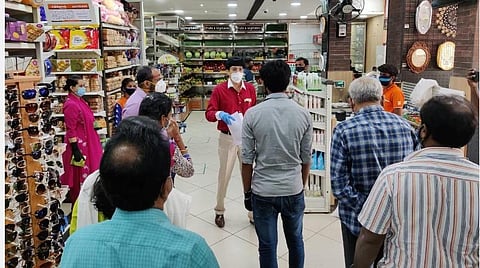 பொதுமக்கள் கட்டாயம் முகக்கவசம் அணியவேண்டும் : சுகாதாரத்துறைச் செயலர் அறிவுறுத்தல்