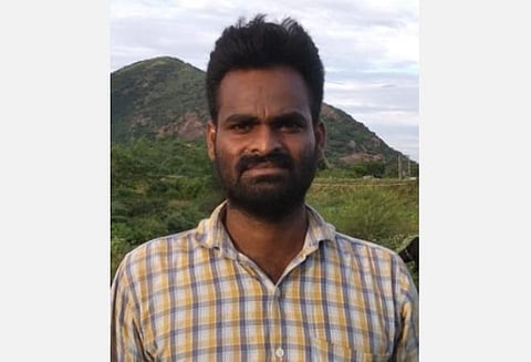 பட்டதாரி இளைஞர் கே.அழகுமலை