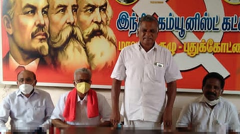 இந்தியக் கம்யூனிஸ்ட் கட்சியின் மாவட்டக் குழுக் கூட்டத்தில் பேசுகிறார் அக்கட்சியின் மாநிலச் செயலாளர் இரா.முத்தரசன்.