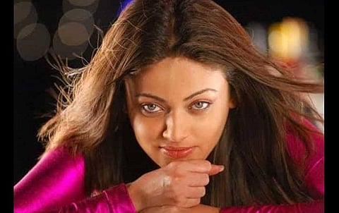 ஐஸ்வர்யா ராயின் தோற்றத்துடன் ஒப்பீடு - சினேகா உல்லால் விளக்கம்