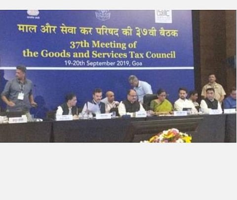 ஜிஎஸ்டி கவுன்சில் கூட்டம்: மாநில இழப்பீடு தொகையை மத்திய அரசுதான் அளிக்க வேண்டும்- கோரிக்கையை வலுவாக எழுப்ப எதிர்க்கட்சி ஆளும் மாநிலங்கள் தயார்