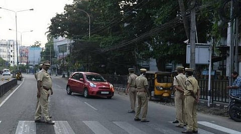 கரோனா வைரஸை கட்டுப்படுத்த கேரளாவில் 144 தடை அமல்: முதல் நாளில் 11 பேர் கைது