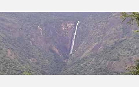 இயற்கைக் காட்சிகளை ரசிக்கும் வகையில் டம்டம் பாறை உயர் கோபுரம் சீரமைக்கப்படுமா? - சுற்றுலாப் பயணிகள் எதிர்பார்ப்பு