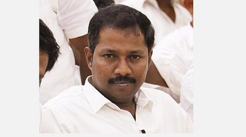 வில்லிவாக்கத்தில் வழக்கறிஞர் சரமாரியாக வெட்டிக்கொலை: 7 பேர் கொண்ட கும்பலுக்கு வலை