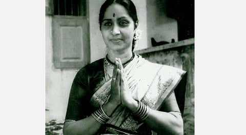 ’பொறுத்தது போதும் மனோகரா பொங்கியெழு!’ - வசன உச்சரிப்பில் தெறிக்கவிட்ட கண்ணாம்பா!