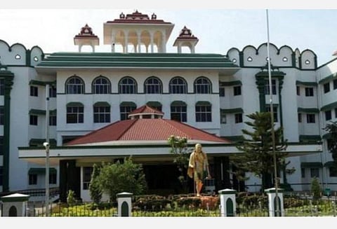 மணல் கடத்தல்காரர்களுக்கு முன்ஜாமீன் இல்லை: மனுக்களைத் தள்ளுபடி செய்து உயர் நீதிமன்றம் உத்தரவு