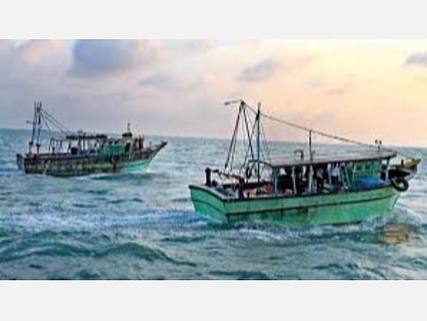 அக்.10-ம் தேதி வலுப்பெறும் காற்றழுத்தத் தாழ்வு மண்டலம்; ஆழ்கடலில் உள்ள மீனவர்கள் 8-ம் தேதிக்குள் கரை திரும்ப வேண்டும்: வானிலை ஆய்வு மையம் எச்சரிக்கை