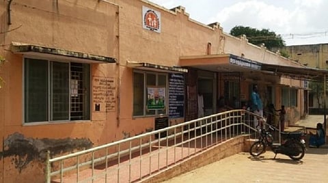 இளையான்குடி அரசு மருத்துவமனையில் குடிநீர் வசதி, காவலாளி இல்லாததால் உள்நோயாளிகள் அவதி