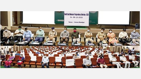 வடகிழக்குப் பருவமழை தொடங்கும் முன் சேவைத்துறைகள் பணிகளை நிறைவு செய்ய வேண்டும்: சென்னை மாநகராட்சி ஆணையர் அறிவுறுத்தல்