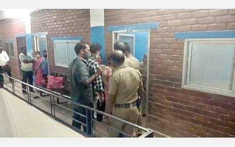 உயிருக்கு ஆபத்தான நிலையில் நர்ஸிங் மாணவி சிகிச்சை பெற்று வரும் மார்த்தாண்டம் தனியார் மருத்துவமனையில் பதற்றமான சூழல் நிலவுவதால் அங்கு போலீஸார் குவிக்கப்பட்டுள்ளனர்.