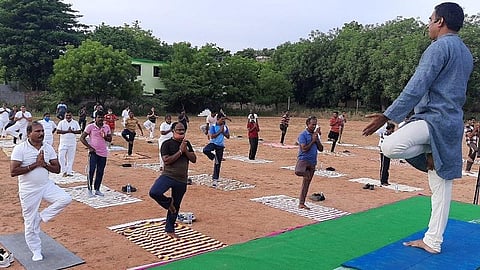 மன அழுத்தத்தை போக்கும் வகையில் கோவில்பட்டி காவல் உட்கோட்டத்துக்கு உட்பட்ட காவலர்களுக்கு யோகா பயிற்சி முகாம் நடந்தது.