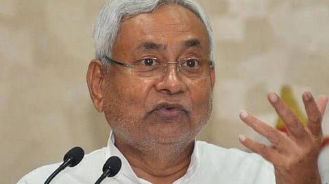 அம்புடன் இணைந்த வில் சின்னம் கொண்ட சிவசேனா பிஹாரில் போட்டியிடுவதால் ஜேடியு, ஜேஎம்எம் கட்சிகளுக்கு சிக்கல்