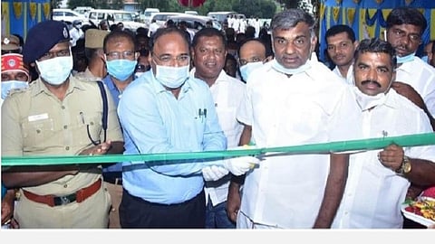 ஏலகிரி மலையில் ரூ.2.81 கோடி மதிப்பில் அமைக்கப்பட்ட நிரந்தர கோடை விழா அரங்கை வணிகவரித்துறை அமைச்சர் கே.சி.வீரமணி இன்று திறந்து வைத்தார்.