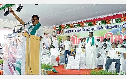 திருவண்ணாமலையில் நடைபெற்ற விவசாயிகள் சங்கமம் மாநாட்டில் பேசும் தமிழ்நாடு காங்கிரஸ் கமிட்டி தலைவர் கே.எஸ்.அழகிரி.