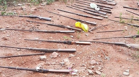 கள்ளத் துப்பாக்கி மலையாகிப்போன திண்டுக்கல் சிறுமலை: போலீஸாரின் எச்சரிக்கையால் பொது இடங்களில் வீசப்படும் நாட்டுத்துப்பாக்கிகள்