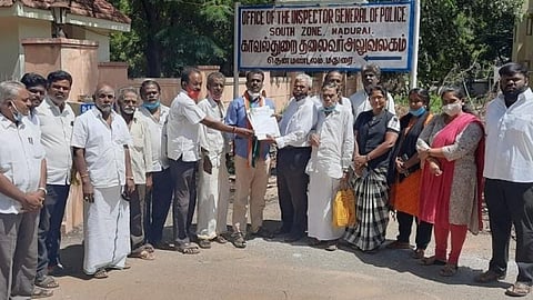 நடிகை குஷ்புவுக்கு எதிராக மதுரையில் காங்கிரஸ், மாற்றுத்திறனாளிகள் புகார்