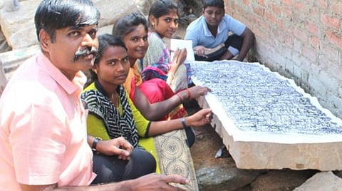 அழகிய தமிழ்ப் பெயர்களுடன் 800 ஆண்டுகள் பழமையான கல்வெட்டு ராமநாதபுரம் அருகே கண்டுபிடிப்பு