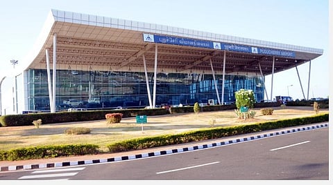 புதுச்சேரி விமான நிலையம்.