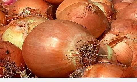 விலை உயர்வை கட்டுப்படுத்த கோயம்பேடு சந்தைக்கு எகிப்து வெங்காயம் வருகை: கிலோ ரூ.60-க்கு விற்பனை