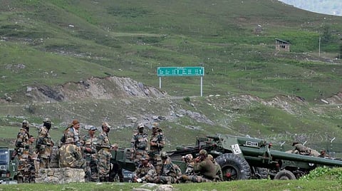 இந்திய பகுதியில் பிடிபட்ட சீன ராணுவ வீரர் ஒப்படைப்பு