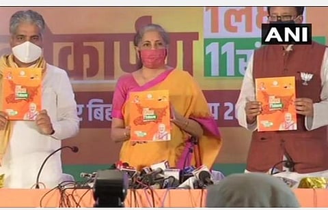 பாட்னாவில் நேற்று பாஜக தேர்தல் அறிக்கையை வெளியிட்ட மத்திய நிதியமைச்சர் நிர்மலா சீதாராமன் : படம் ஏஎன்ஐ