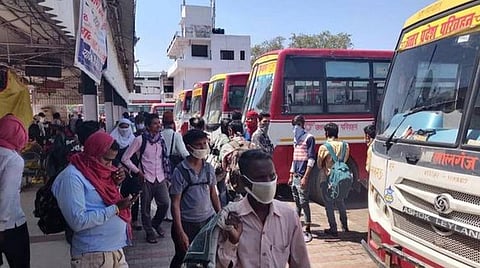 சட்டப்பேரவை தேர்தல் எதிரொலி: உ.பி.யிலிருந்து பிஹாருக்கு பேருந்து சேவையை தொடங்கியது முதல்வர் யோகி அரசு