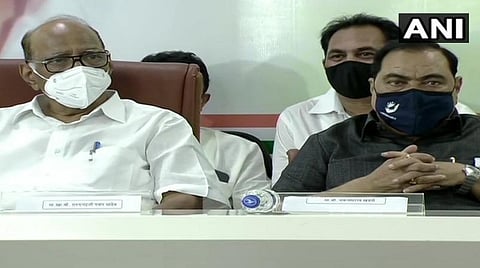 தேசியவாத காங்கிரஸ் கட்சியில் சரத் பவார் முன்னிலையில் இணைந்த ஏக்நாத்கட்ஸே : படம் ஏஎன்ஐ