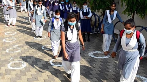 உத்தரகாண்ட் மாநிலத்தில் நவ.2 முதல் பள்ளிகள் திறப்பு; 10, 12-ம் வகுப்புகள் மட்டும் இயங்கும்: அரசு முடிவு